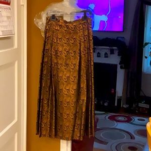 Bigio woman’s black & gold long skirt size 10 new with tags beautiful